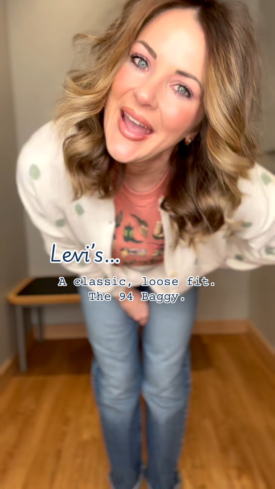 Effortlessly cool, these ‘90s jeans are trendy no matter the decade. Featuring a mid-rise and baggy fit, these jeans look good no matter what they are paired with.

100% Cotton (Non-Stretch) - rigid denim. I find myself size up 1 to 2 sizes in Levi’s. I got a 29 in these (usually a 27).

