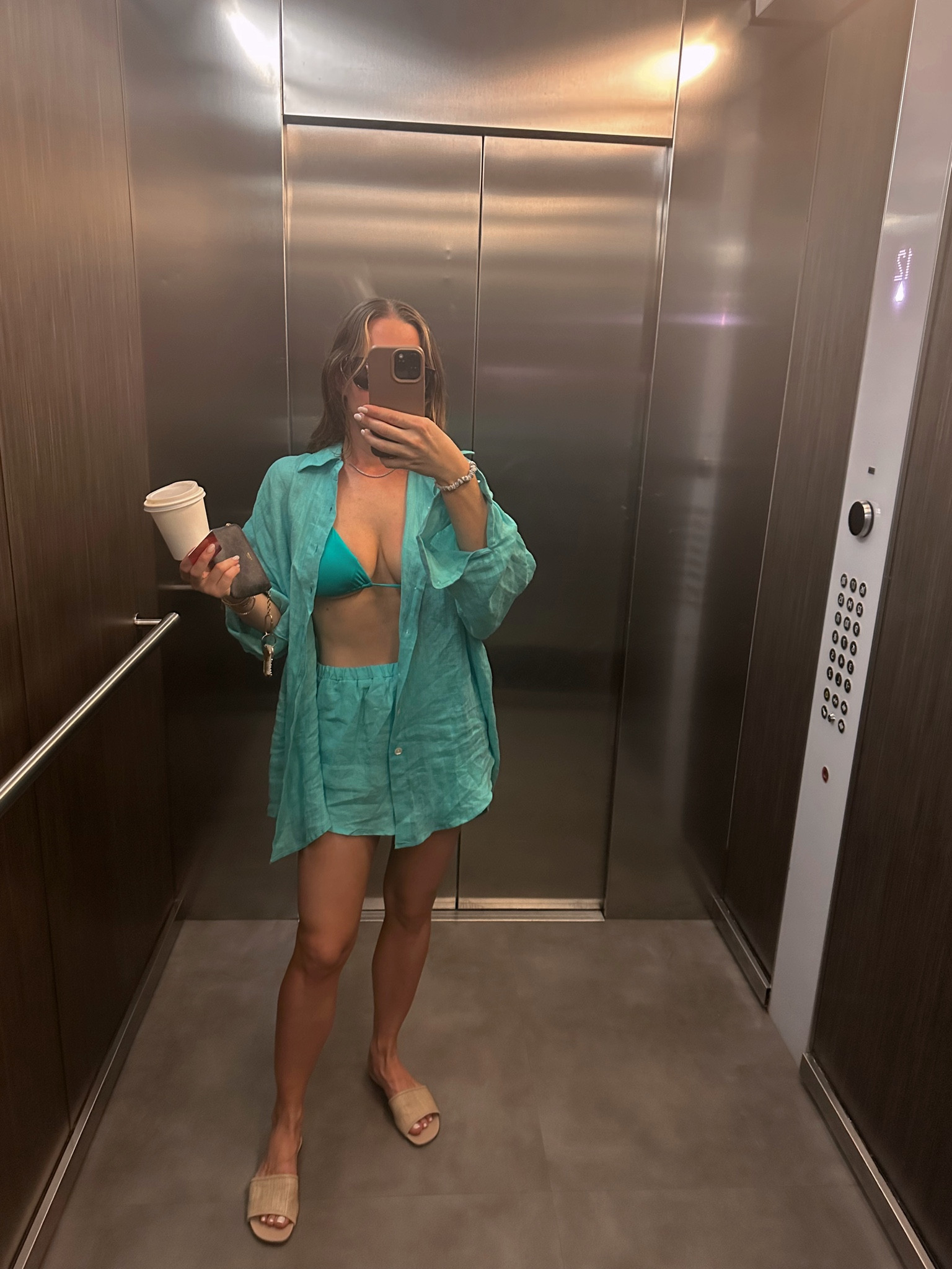 Sizing:
I am in a M in the shorts, a M in the top, a M in the bikini bottoms and a L in the bikini top.