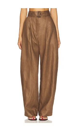 MATTHEW BRUCH Pleated Barrel Trouser in Brown. - size 4 | Revolve Clothing (Global)