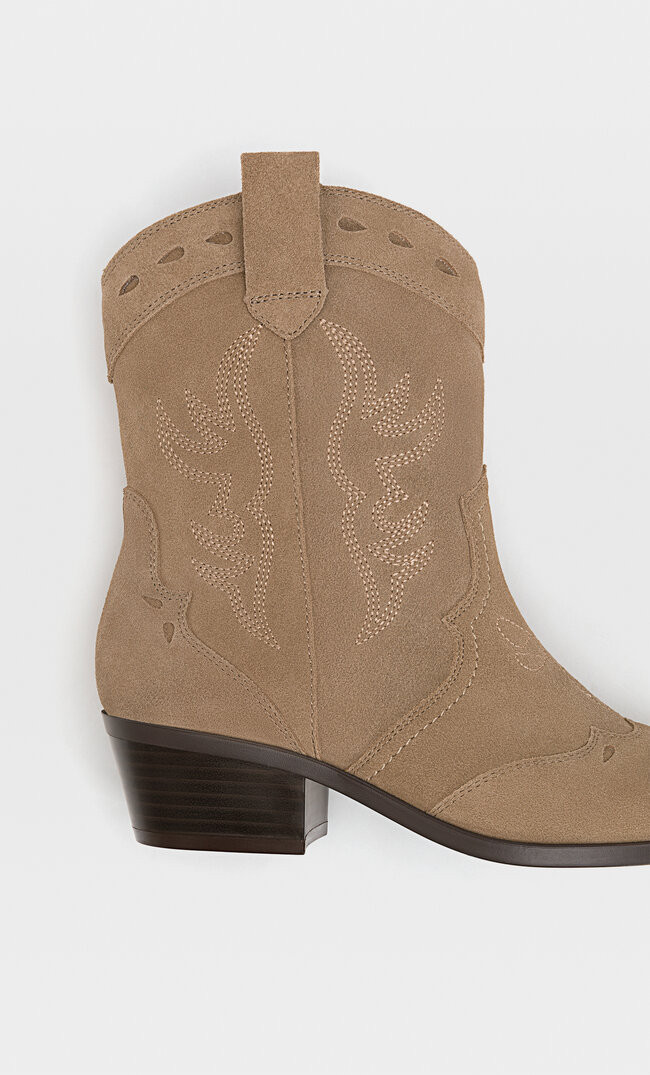 Leather cowboy ankle boots - Women's fashion | Stradivarius United Kingdom | Stradivarius (UK)