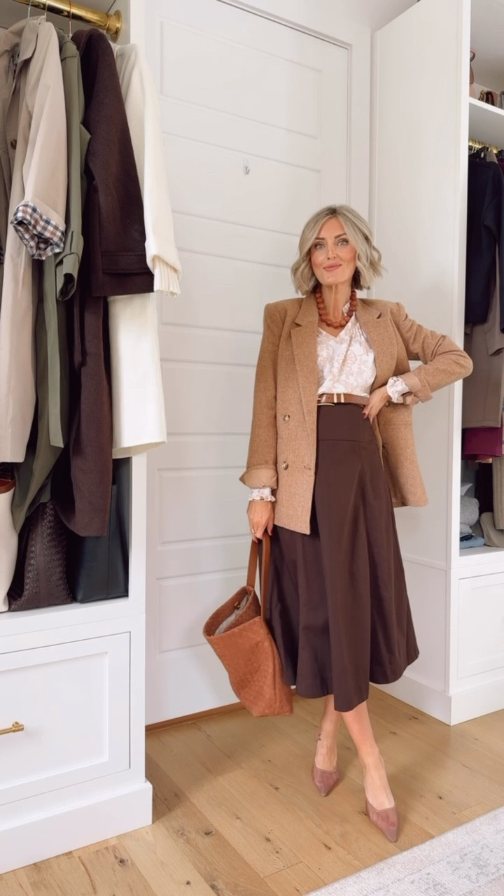 This neutral blazer paired with a floral top & brown skirt makes such a cute fall workwear look! Wearing XS

Loverly Grey, Loft, neutral blazer, floral blouse, brown skirt, maxi skirt, fall skirt, fall fashion, fall workwear, fall work outfit ideas 

#LTKSeasonal #LTKFindsUnder100 #LTKStyleTip