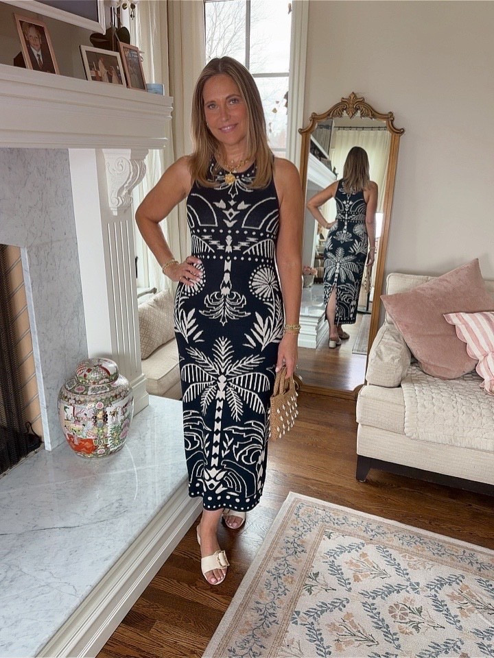 A flattering and form fitting resort wear dress! The fabric on this dress is soft and stretches so it’s not uncomfortable! The pattern is extremely flattering and helps elongate your figure!

#LTKootd #LTKgrwm #LTKdayinmylife