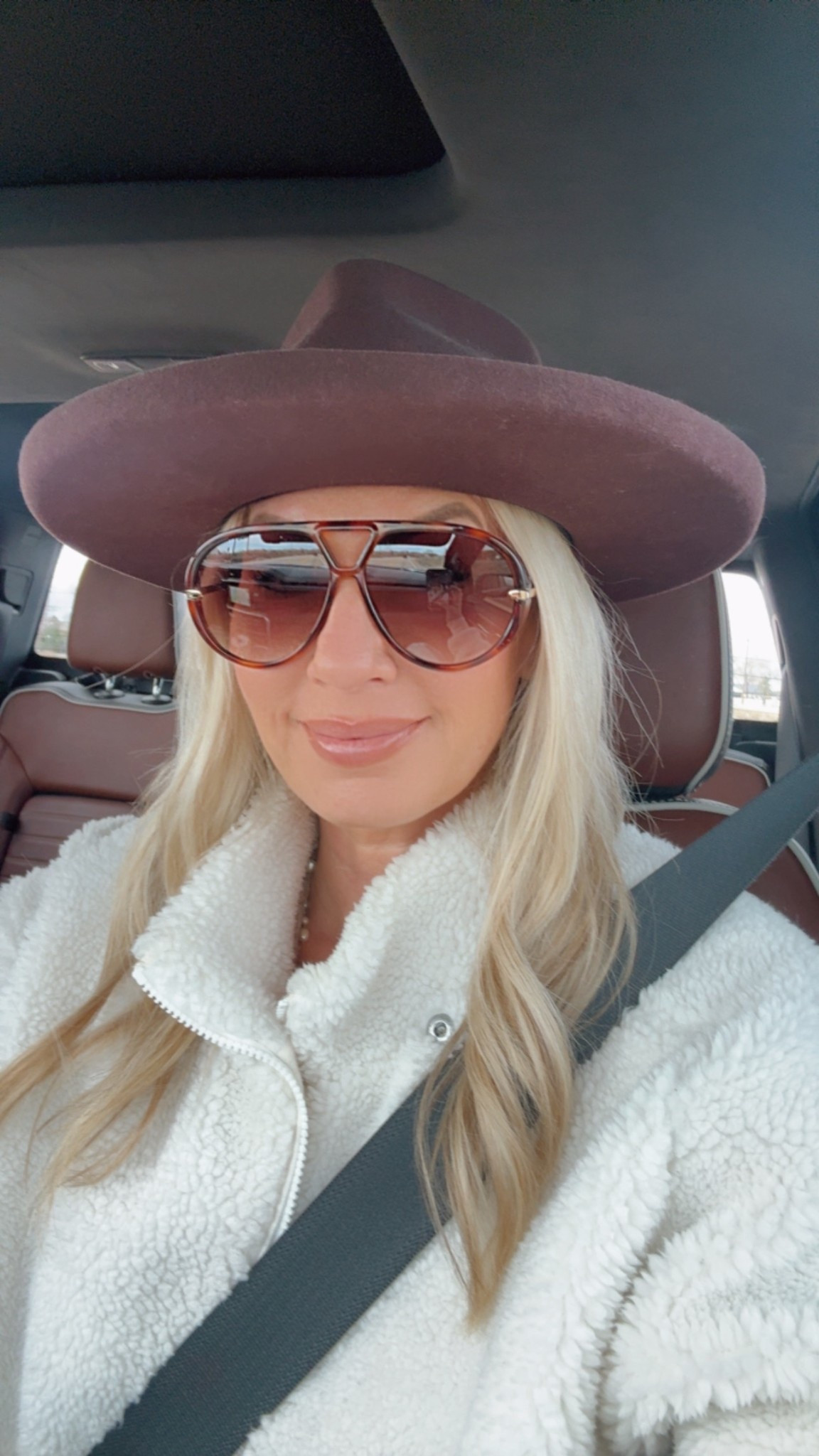 I think I’ve found a good pair of large sunglasses that look similar to the trending aviators 
Amazon style 

#LTKgrwm #LTKdayinmylife #LTKFestival