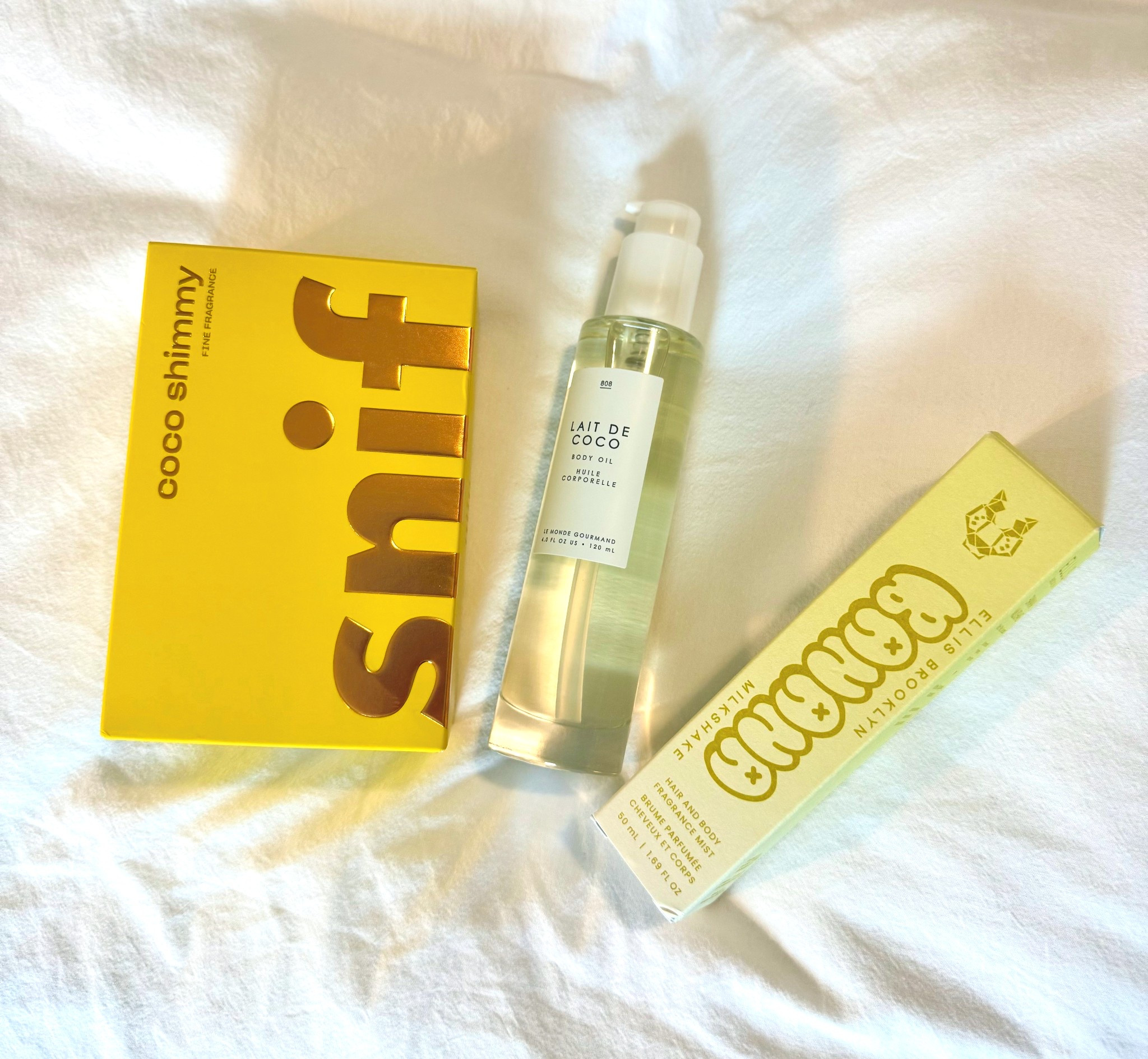 I really wanted to smell like I was on a tropical vacation sipping banana rum cocktails. This trio is IT. Coconut body oil. Coconut and pineapple perfume with a hint of sunscreen and surf wax. And top it off with banana milkshake hair and body spray. 10/10 🍌🥥☀️🌴