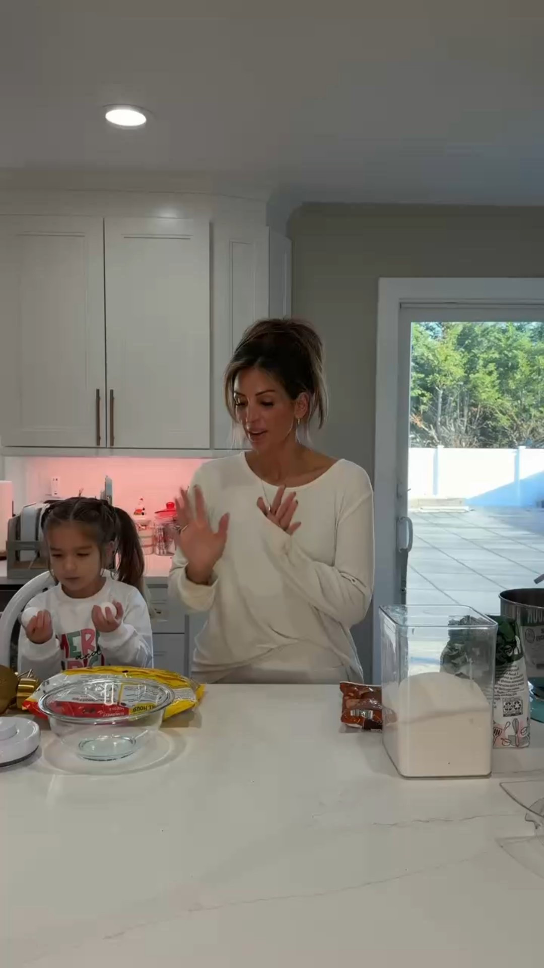 Making chocolate chip cookies with ava using our new baking pans!! i got the pans from nordstrom and they’re the best!! 

#LTKHoliday #LTKmomlife #LTKGiftGuide