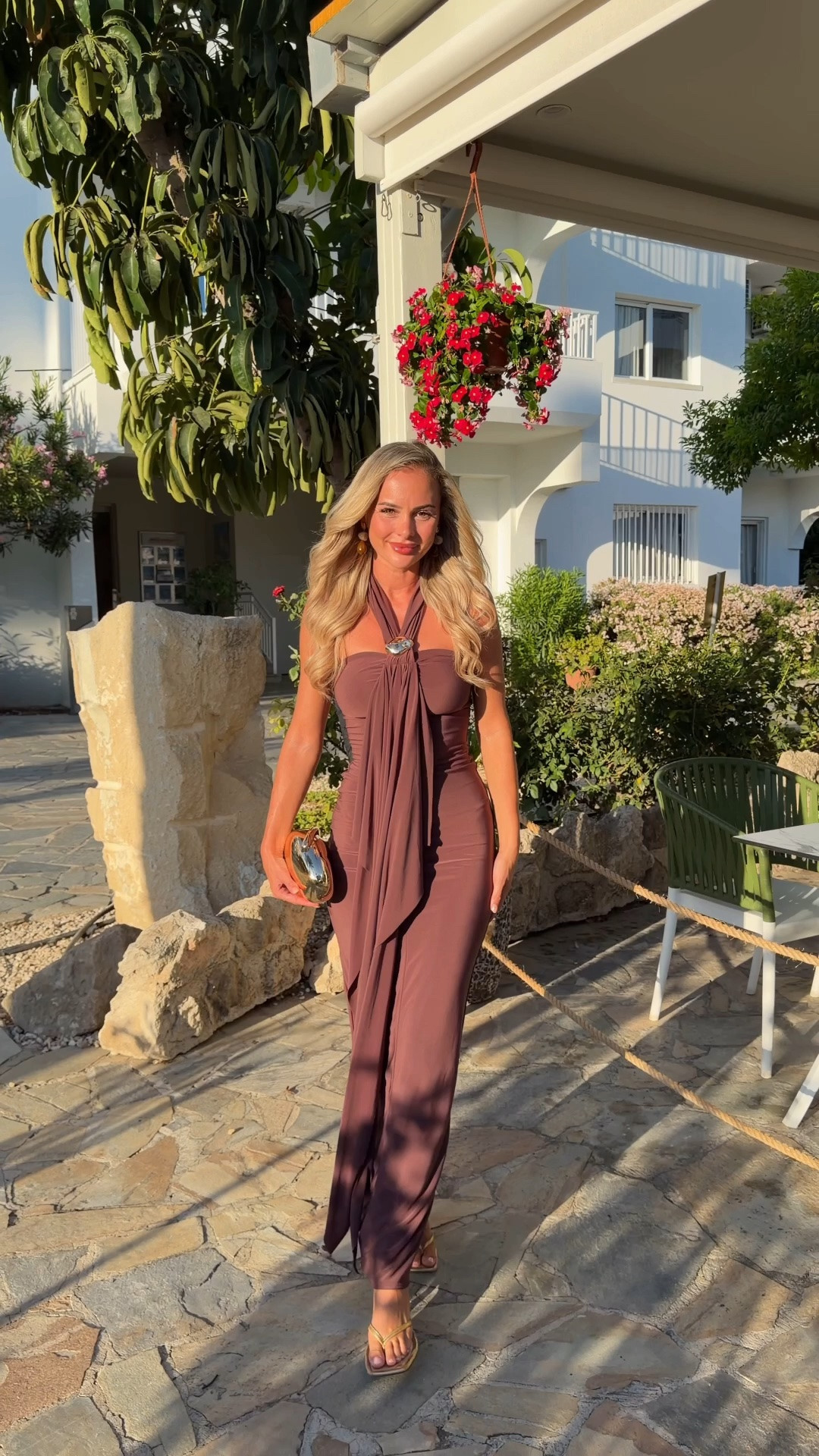 Dresses that work for so every season, from holiday to autumnal wedding guest ❤️✨

Which ones your fav? 

Black tie holiday dress wedding guest dress brown burgundy