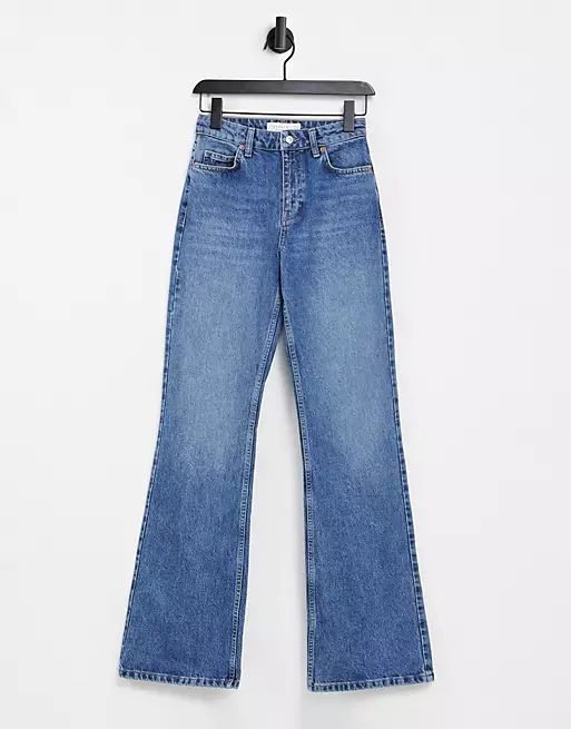 Topshop – Two 90s – Ausgestellte Jeans in verwaschenem Mittelblau | ASOS (Global)