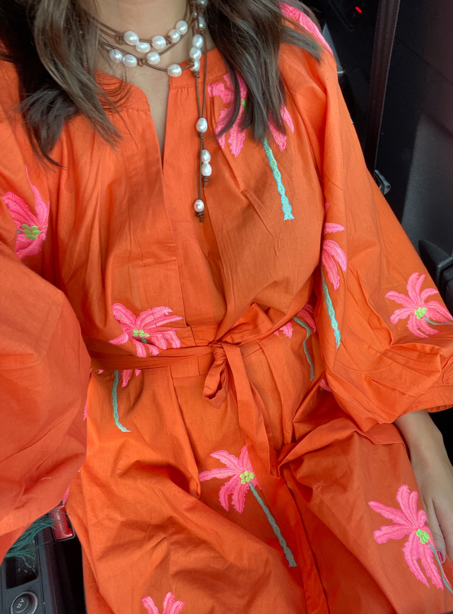 everything’s better in tela mercantile!! 🧡🩷🌴