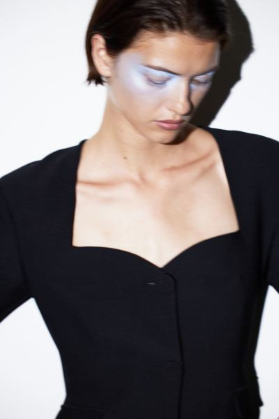 Fitted blazer | H&M (UK, MY, IN, SG, PH, TW, HK)