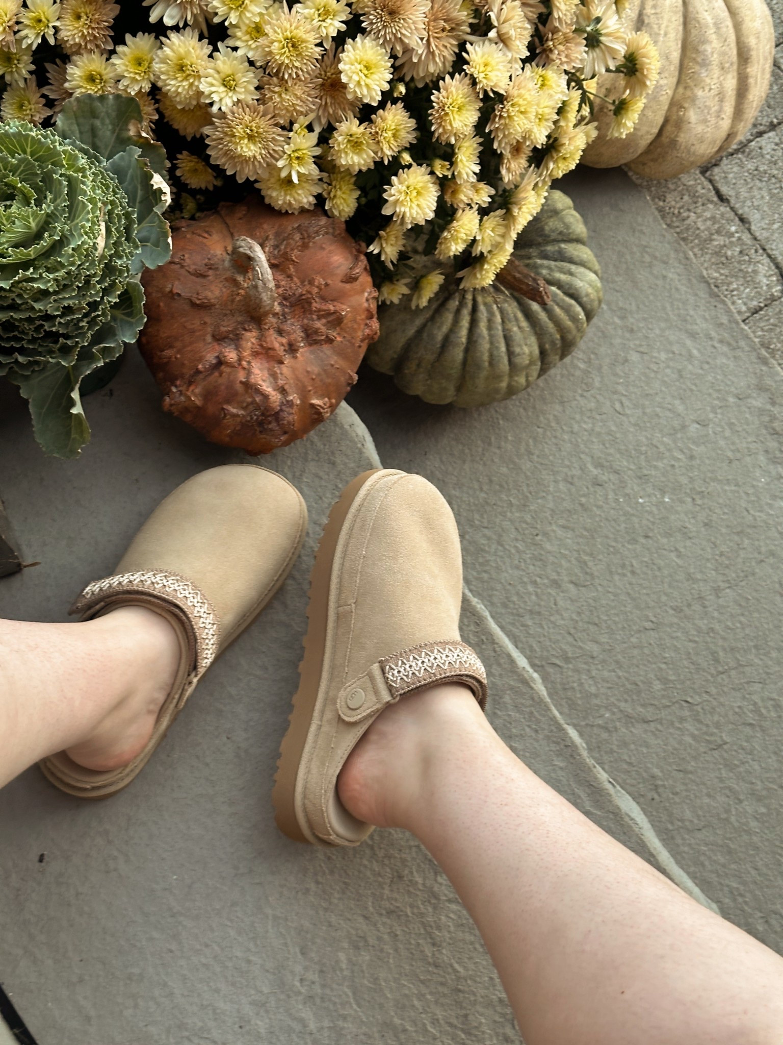 New ugg clogs I bought. The insoles are soooo comfy! And love that the strap can be pulled back around the heel for added comfort.

Fall finds, fall shoes

#LTKStyleTip #LTKShoeCrush