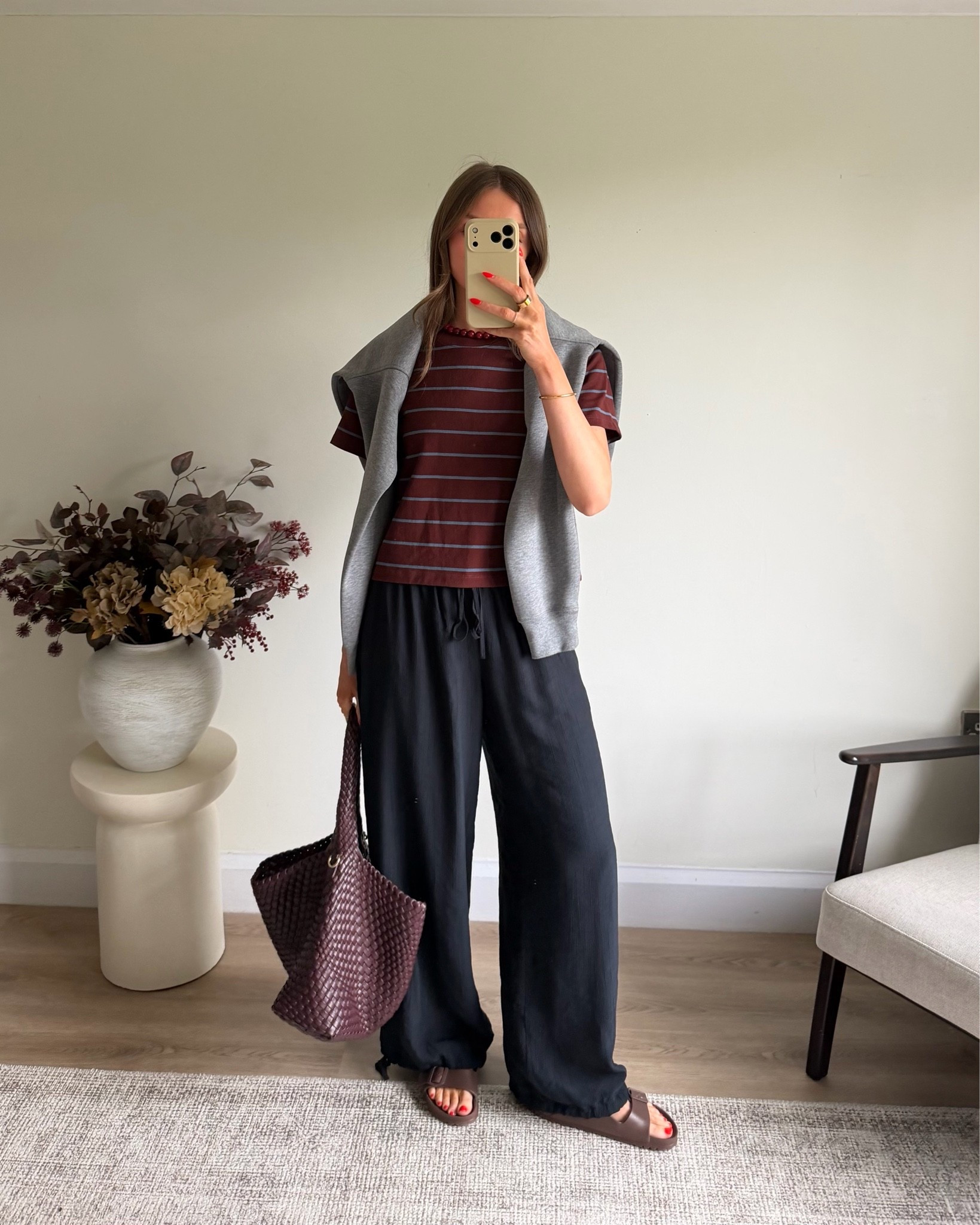 What I wore over the weekend
Small in the UNIQLO boxy t-shirt
XS Long in the Abercrombie trousers, % off and use: AFEMILY for an extra 15% off on top! Ends midnight 08.06.26
I’m 5ft 6
Brown Birkenstock Eva arizona sandals 
Dune deliberate bag, large size in burgundy
Grey Uniqlo sweatshirt draped over shoulders