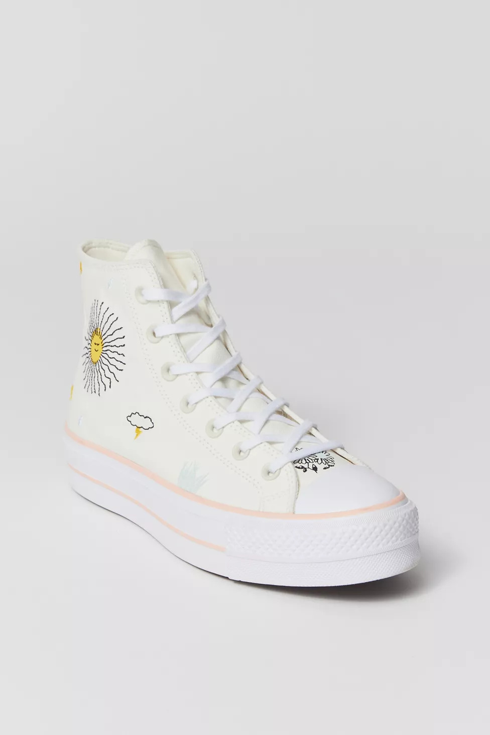 Converse Chuck Taylor All Star Lift Floral Embroidery Platform Sneaker | Urban Outfitters (US and RoW)