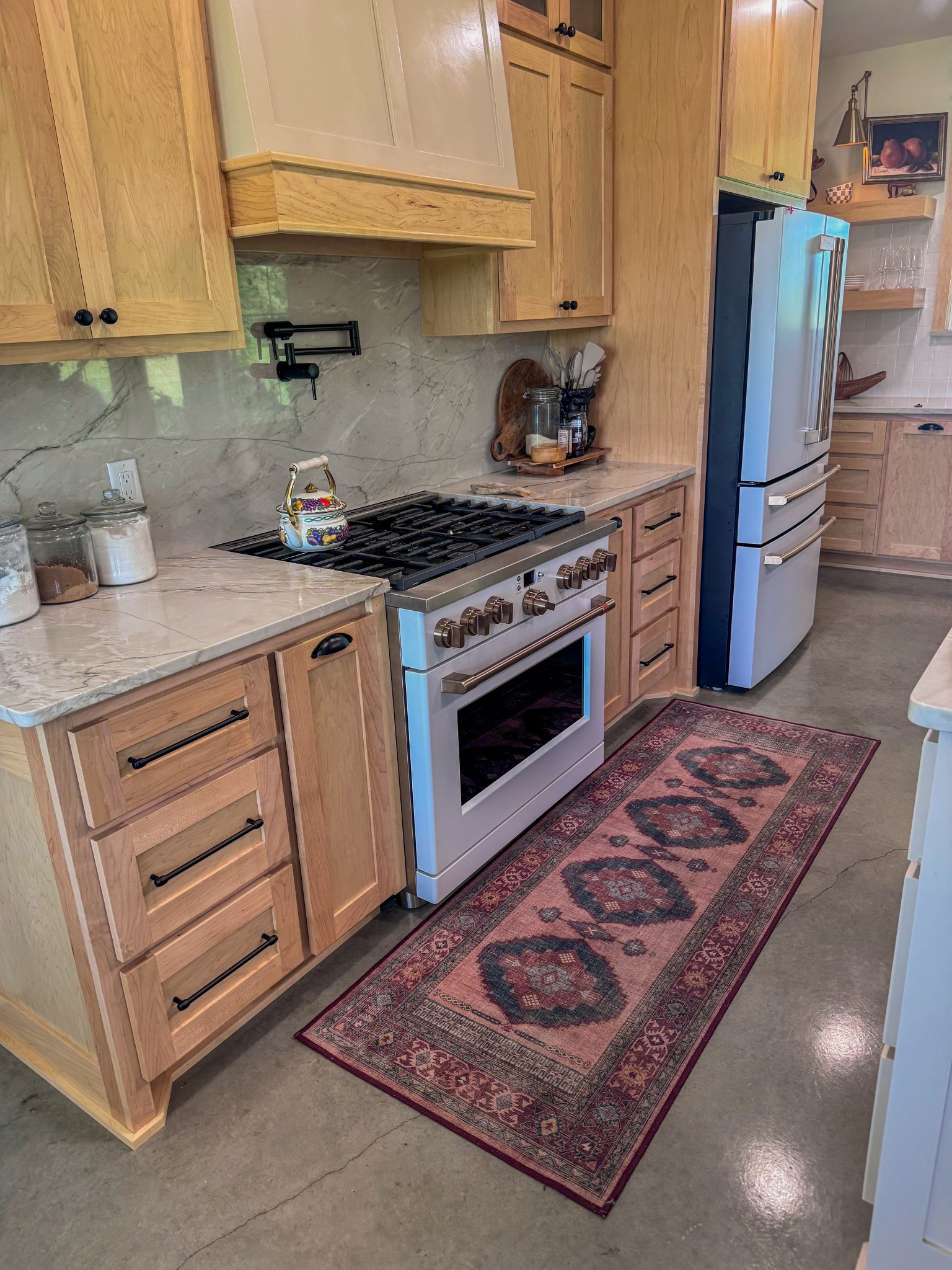 My kitchen 🙌🏻 #rug #washablerug #ruggable #kitchen #cafe #cafeappliance 

#LTKHome