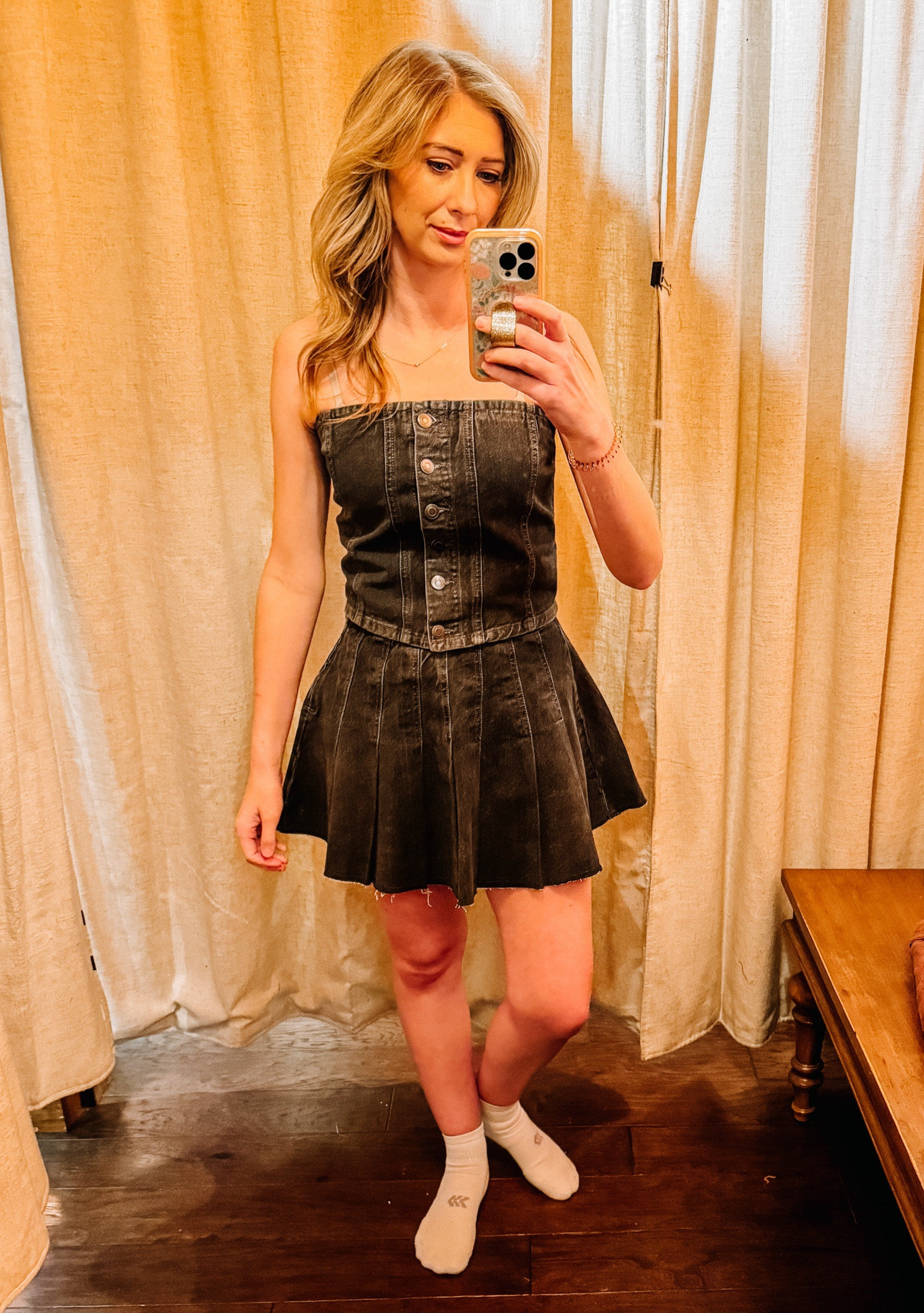 Let’s pretend those are boots instead of socks & we are ready to head to Nashville in this cute black denim two piece matching top & skirt set.

I’m wearing a small top but would have preferred xs. 
Skirt is xs. 

