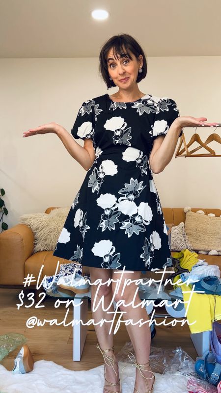 I’m not usually one without words but this  dress on @Walmart took my breath away. It fits perfect. I’m 5’4” size 32a/xs and I usually wear a size 0 in dresses. This $30 dress comes in xs-xxl and 4 colors including a classic LBD. I’m wearing an xs in the black floral. 
#walmartpartner #walmartfashion @walmart