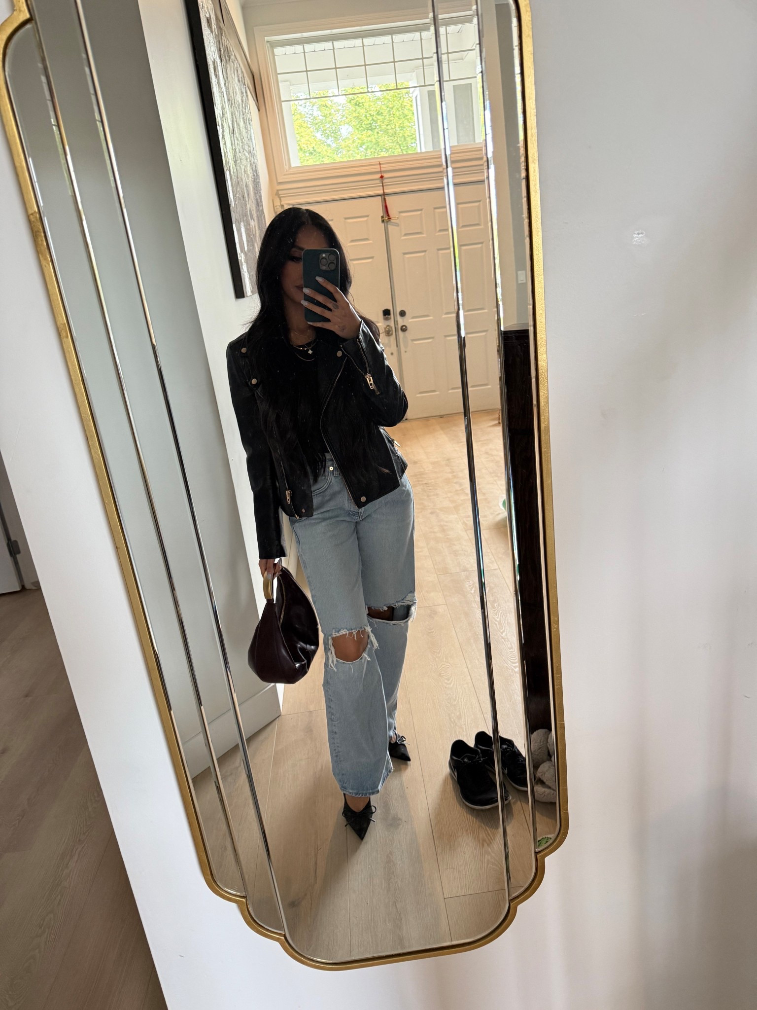 The perfect baggy jeans
•
•
•

Summer outfit 
Date night outfit 
Night out 

#LTKsummer #LTKstyletip #LTKcanada