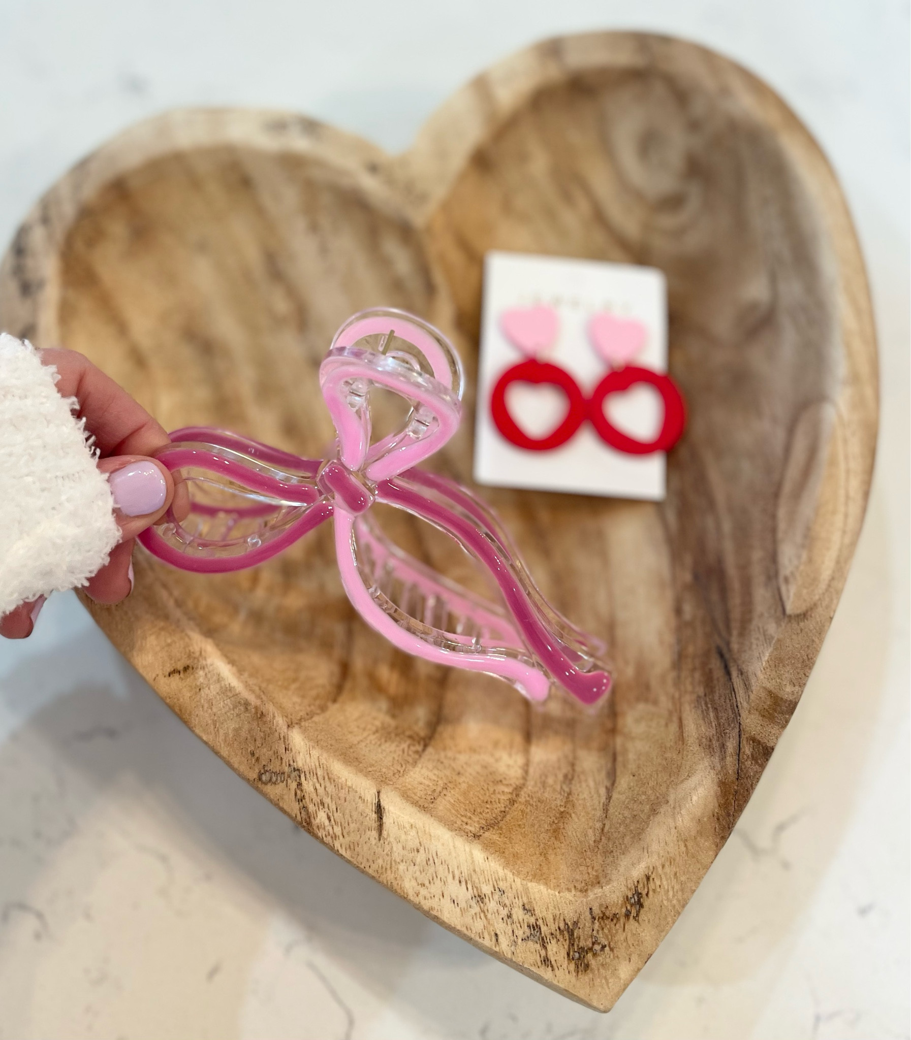 Valentine’s Day temu finds | bow claw clip | valentines earrings | heart sweater | conversation hearts 

#LTKbeauty #LTKover40 #LTKSeasonal