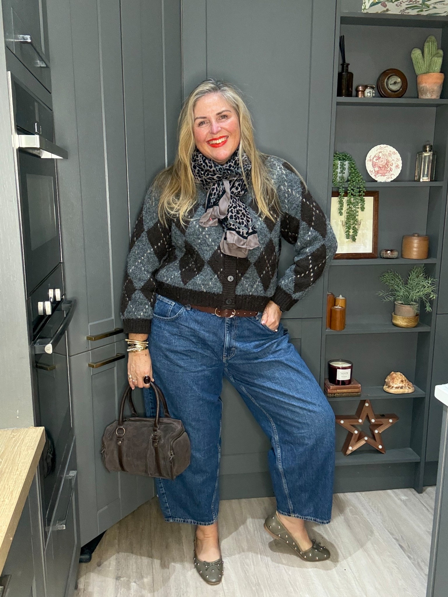 Barrel jeans, argyle cardigan, ballet pumps, bowling brown bag, scarf

#LTKwinter #LTKplussize #LTKjeans