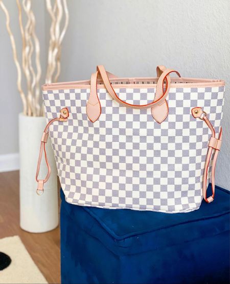 Tote bag / checkered tote 


Walmart finds / spring tote bag

#LTKSeasonal #LTKfindsunder50 #LTKitbag