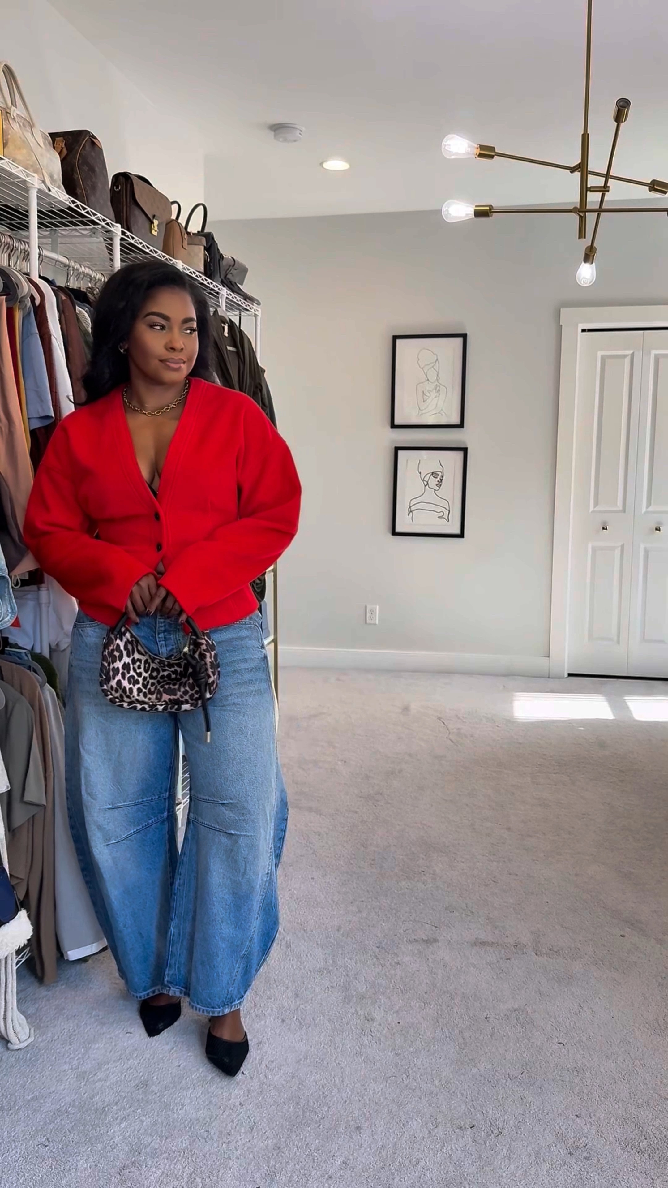 Barrel jeans look 2! The cardigan is from a Zara collection previous season, but I did link several other options. The one from urbanrevivo that is linked has a bunch of different colors so make sure you check that one out.


#LTKFindsUnder100 #LTKStyleTip #LTKMidsize