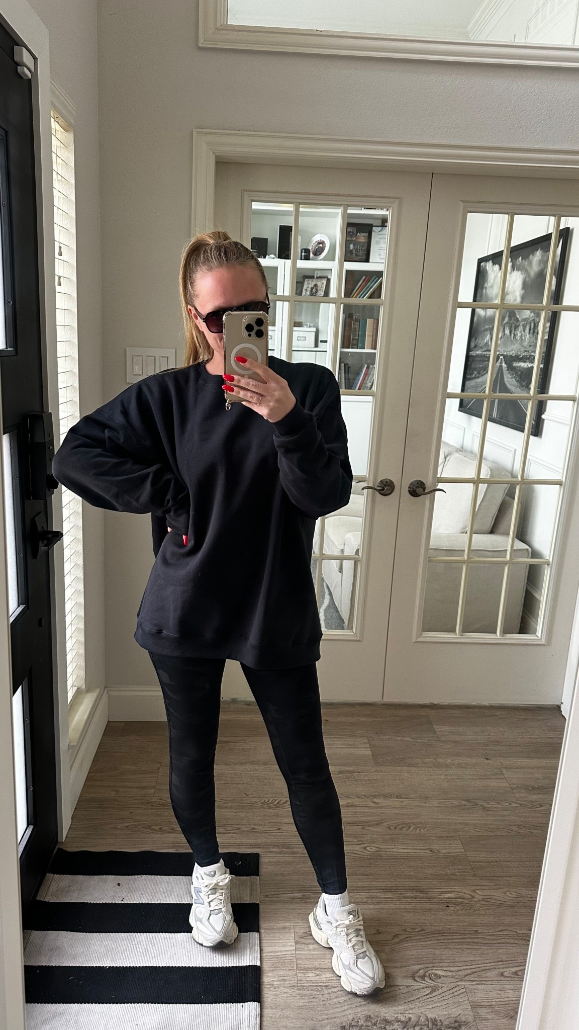 I can’t believe this sweatshirt is under $10 right now 😳 I have it in a few colors. Wearing size XXL for an oversized fit.

#LTKootd