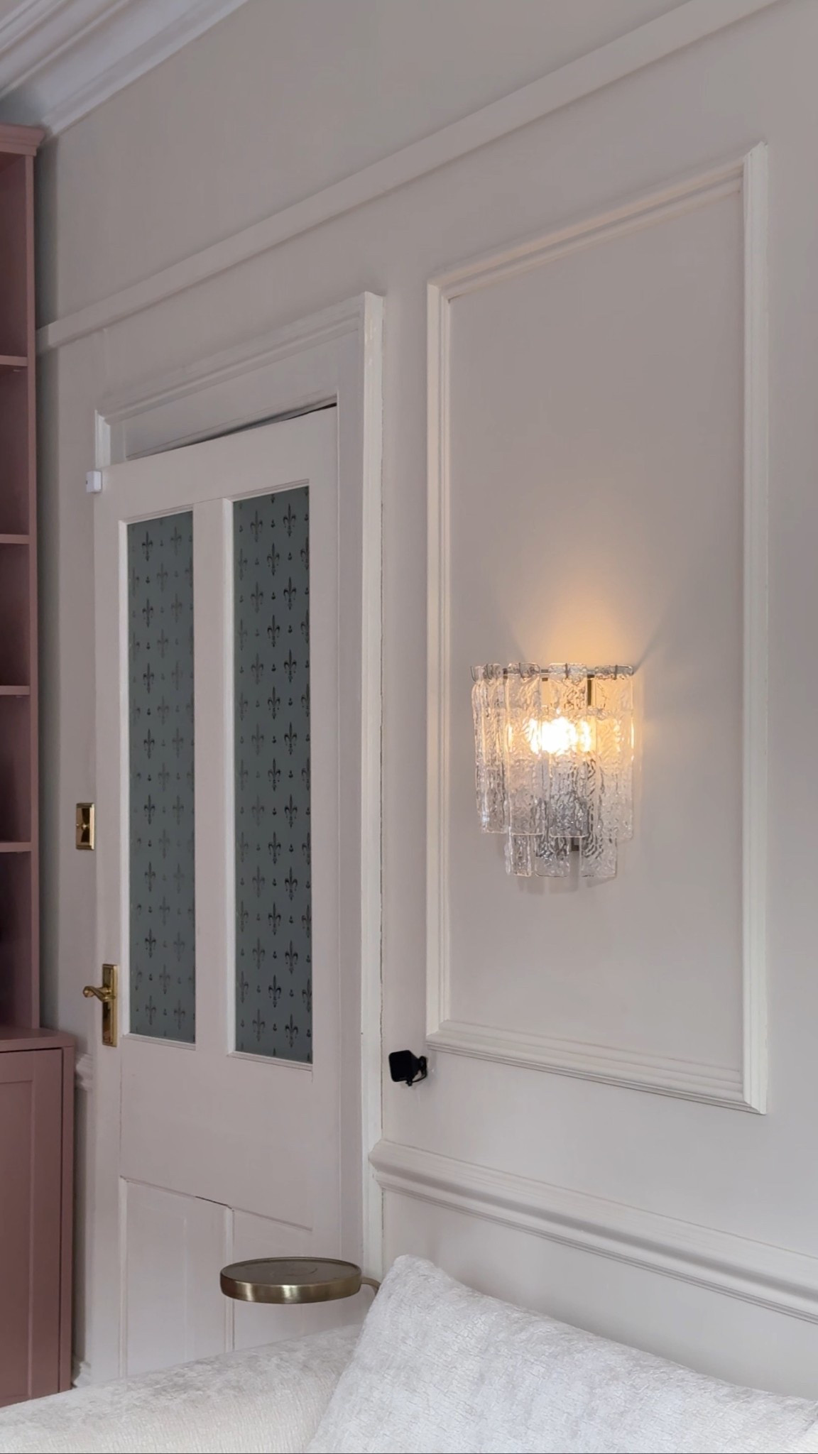Glass chandelier and 💡