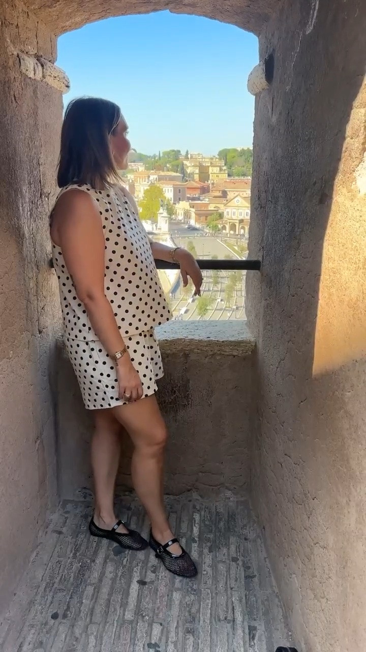One of my favorite outfits I wore in Rome 🖤

#LTKootd