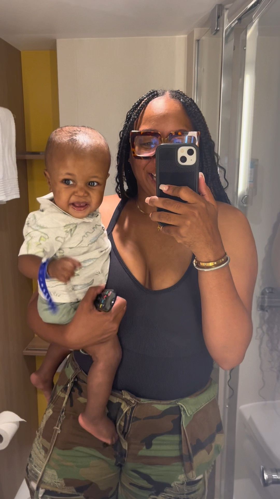 Shop my travel day fit from our family vacation ✨

#LTKMidsize #LTKdayinmylife #LTKmomlife