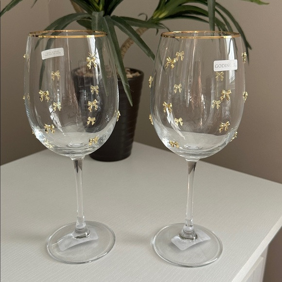2 Gold Bow & Gold Rim Wine Glasses NWT NYE Holidays wedding | Poshmark
