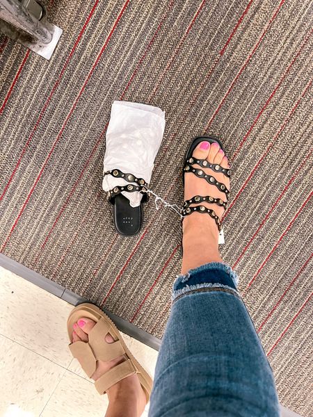  Cute black strapy sandals 

Fit TTS 

Spring shoes 
Spring sandals
Affordable fashion 
Slides 
Summer sandals
Summer shoes

#LTKSeasonal #LTKShoeCrush #LTKFindsUnder50