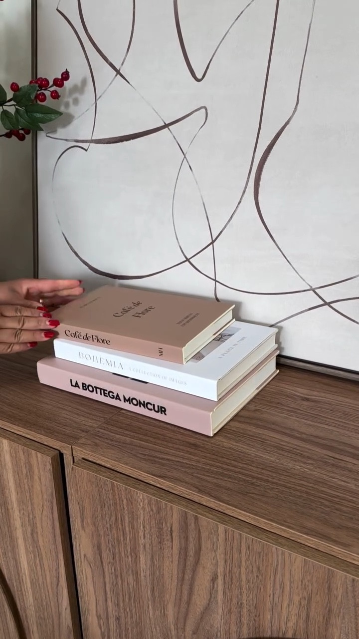 Nueva pieza de decoración para mi espacio 📚
Acabo de recibir este hermoso set de 3 libros decorativos en tonos tierra, beige y blanco perfecto para mesa de centro, estantes o rincones que necesitan un toque de estilo minimalista y cálido.

Las cubiertas son removibles y las páginas están en blanco, así que además de verse increíble como objeto de decoración, también se puede personalizar: escribir, dibujar o incluso dejarlo vacío.

Comenta Shop y te envío el enlace a tu dm.

#decoracion #homedecor #interiordesign #neutraltone #styledlifestyle #mesaDeCentro #librosdecorativos #neutraldecor #organizacion