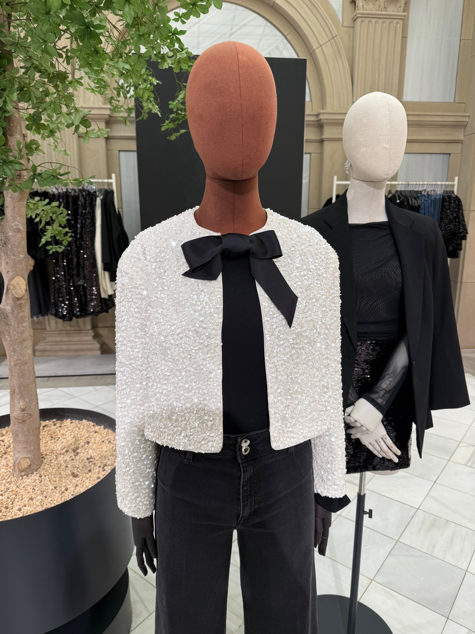 SEQUIN JACKET NOW IN THE BLACK FRIDAY SALE🪩🖤✨🙋🏽‍♀️🍾
Tags: tie detail sequined cardigan white black bow fashion partywear festive Christmas night out party sparkle sparkly inspo ideas H&M

#LTKfestive #LTKstyletip #LTKpartywear