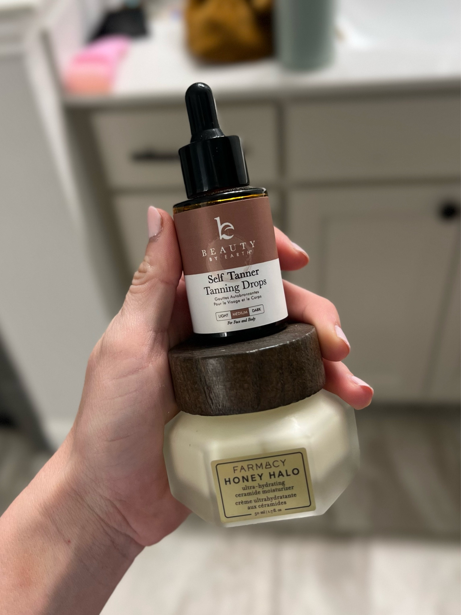 My go-to non toxic self tanner. I use the drops on my face mixed in with my moisturizer and I use the lotion for my body!

Beauty by Earth | Farmacy