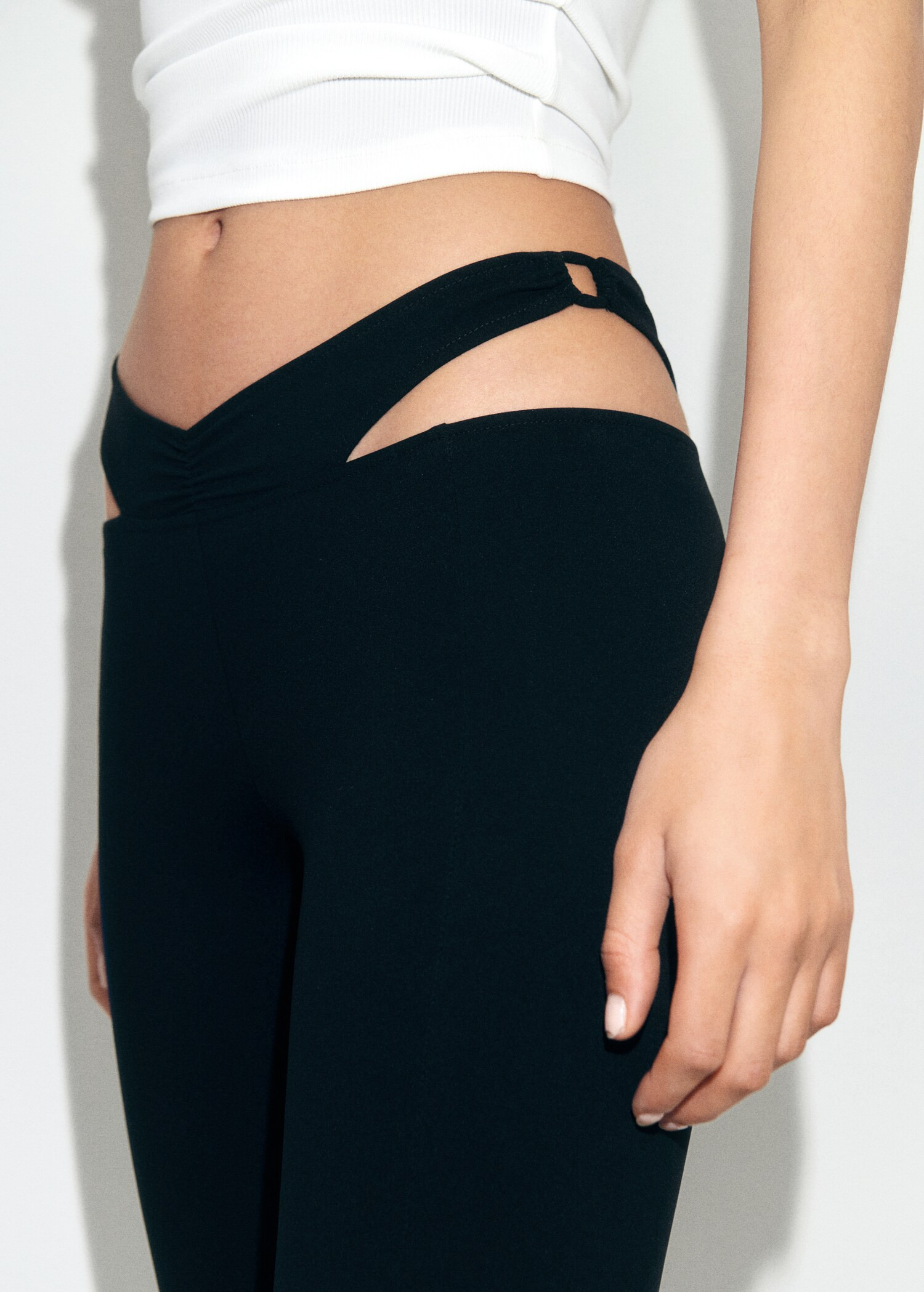Leggings with cut-out waist - Women | MANGO USA | Mango (US/MX/AU)