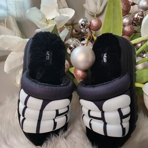 Ugg Women's Maxi Graphic Slide new | Poshmark