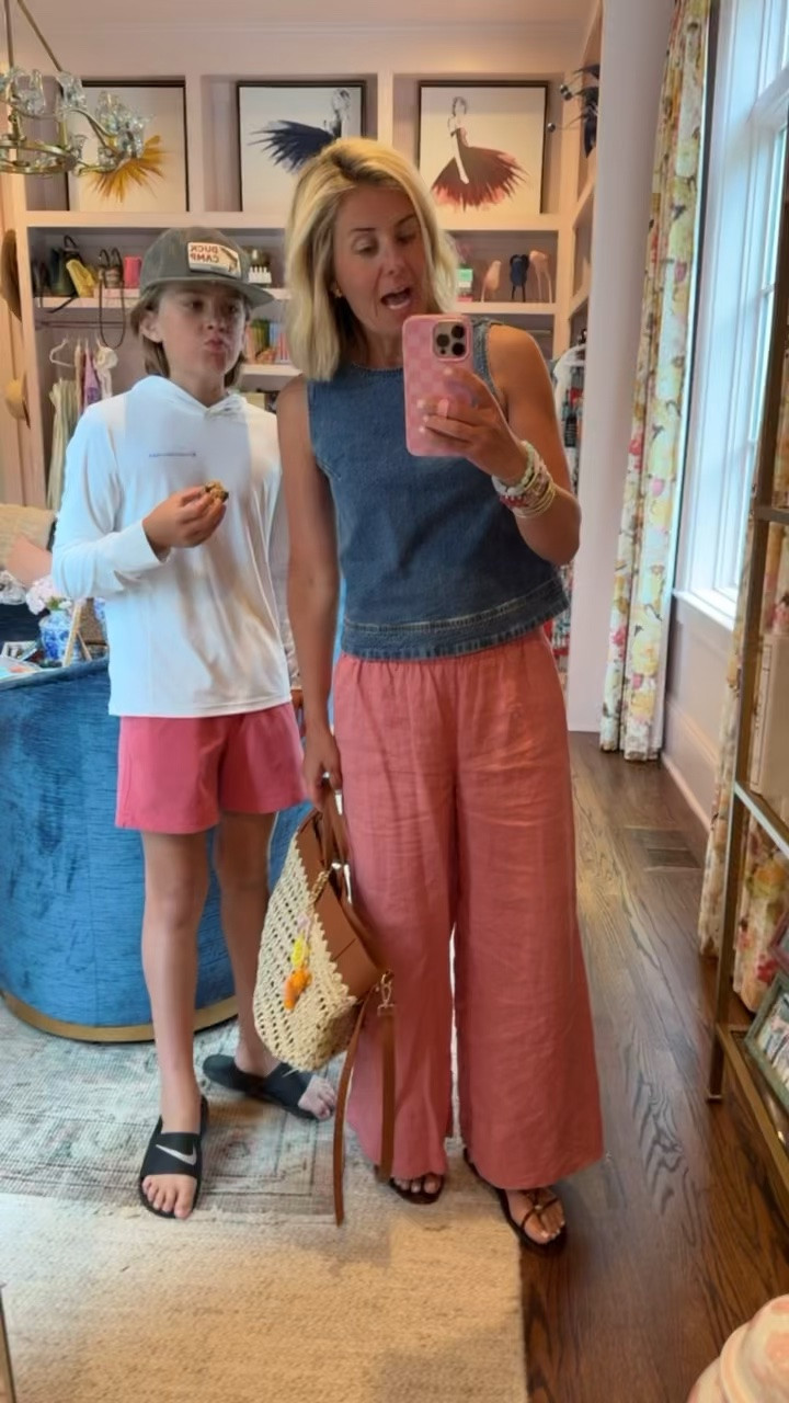 OOTD…cute denim too with my comfy somerset pants! I just got these new jelly sandals in and they are amazing! I have them in the brown leather, and this is the jelly tortoise color. ￼
Top & Pants - xs
Sandals - 8 tts 


Codes:
Allie +Bess - Catherine20 for 20% off
Loopy - mixandmatchmadness for 10% off

#LTKdayinmylife #LTKootd #LTKmomlife