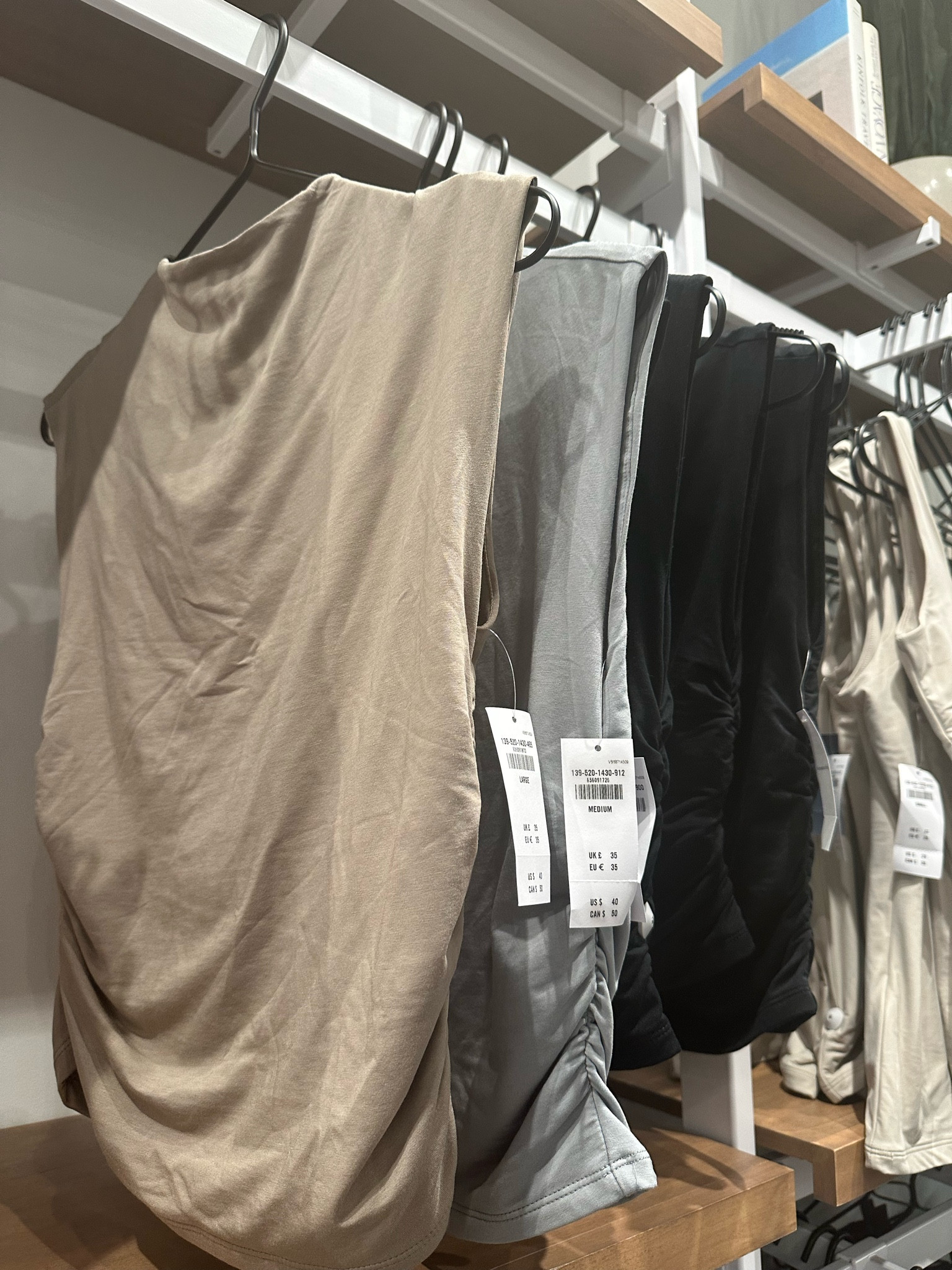 Abercrombie top 
Gathered top


#LTKunder50 #LTKFind #LTKBacktoSchool