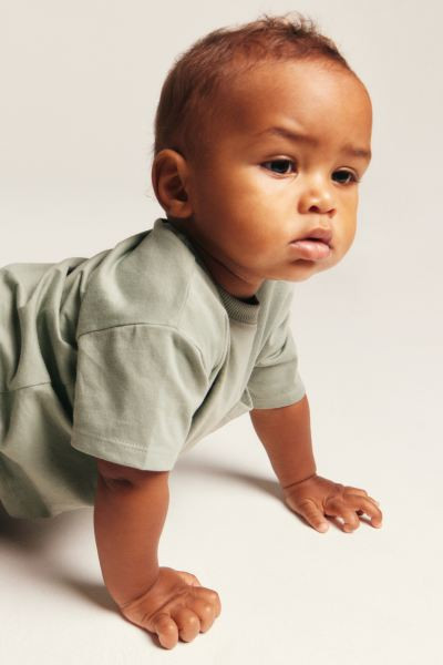Cotton Jersey T-shirt - Round Neck - Short sleeve - Green/dinosaur - Kids | H&M US | H&M (US + CA)