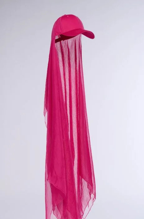 RUNWAY CAPE HAT IN PINK | AKIRA