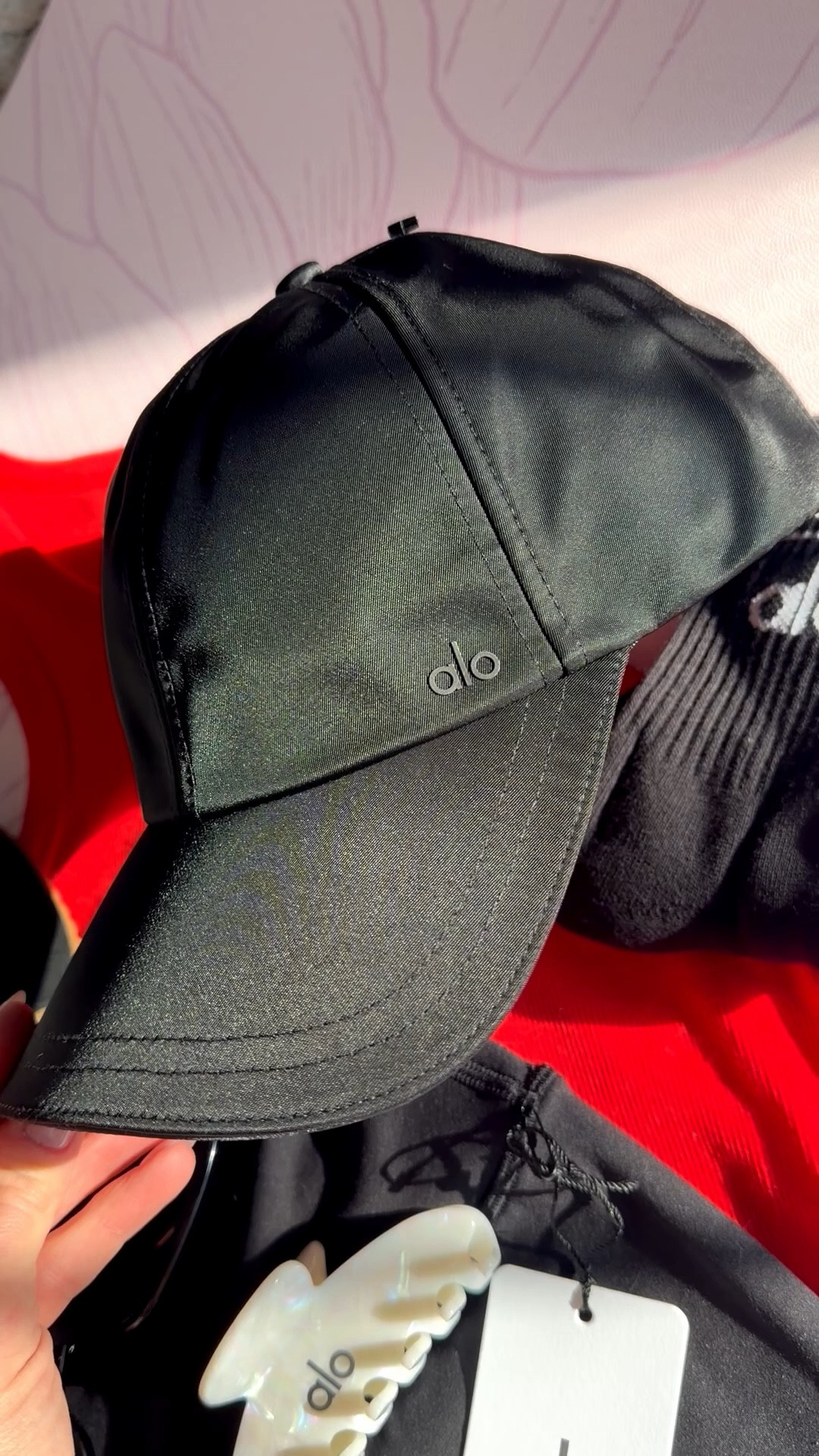 EVERYONE!! wear hats in the sun to protect your face from aging! But how cute is this satin Off-duty alo hat?!

I love how it has a silky shine in the sunlight 😍 It’s unisex and adjustable! 

I linked all the colors below👇🏼 

#LTKmomlife #LTKActive #LTKfitnessgoals