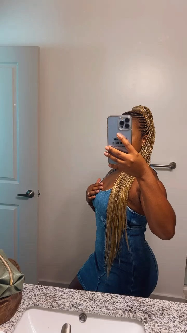 I usually don’t wear certain pieces in denim BUT!! This corset dress from Aerie is bomb!! So stretchy and thick fit girl friendly. Right now it’s 40% off!!

#LTKfindsunder50 #LTKsalealert #LTKstyletip