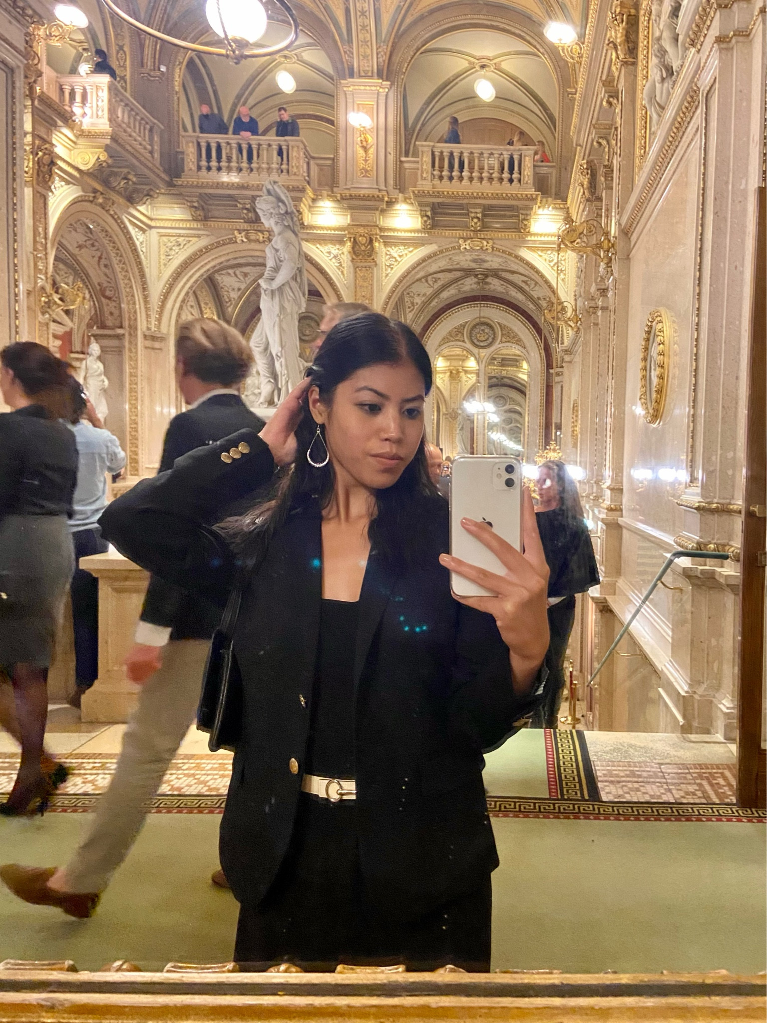 My favorite part of Fall is opera season! For a more formal style, I love wearing dark colors like black or navy and in more conservative styles (longer length and sleeves).
#falloutfits #falldress #eveningwear #eveningdress #occassiondress #maxidress #littleblackdress #lbd #blazer #formaldress #formalwear

#LTKSeasonal #LTKstyletip