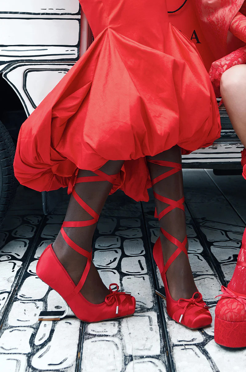 AZALEA WANG PAVARITI BALLET SWOOP HEEL IN RED | AKIRA