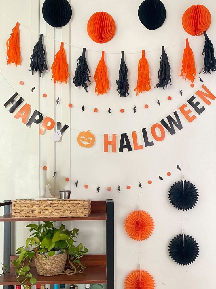New
     
      12pcs Halloween Decorative Pull Flag & Honeycomb Ball & Paper Fan | SHEIN