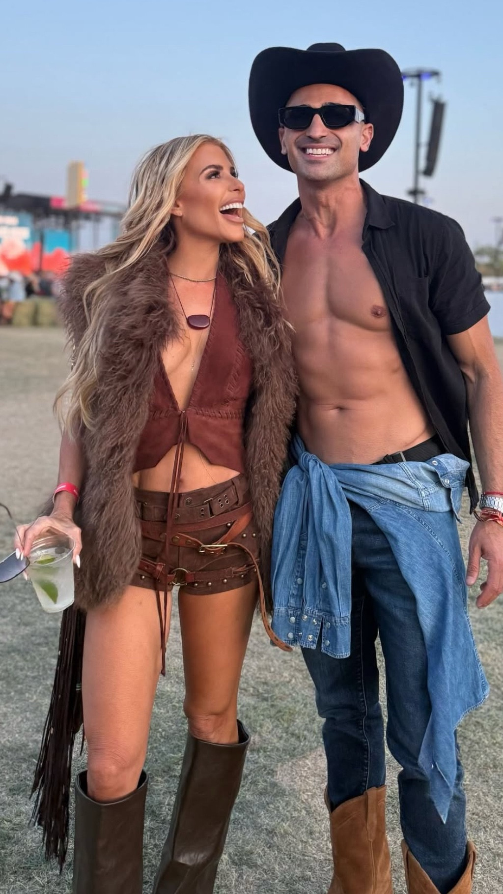 Stagecoach day 1 look 🤠✨🤍🌵🏜️

#LTKStyleTip #LTKSeasonal #LTKFestival