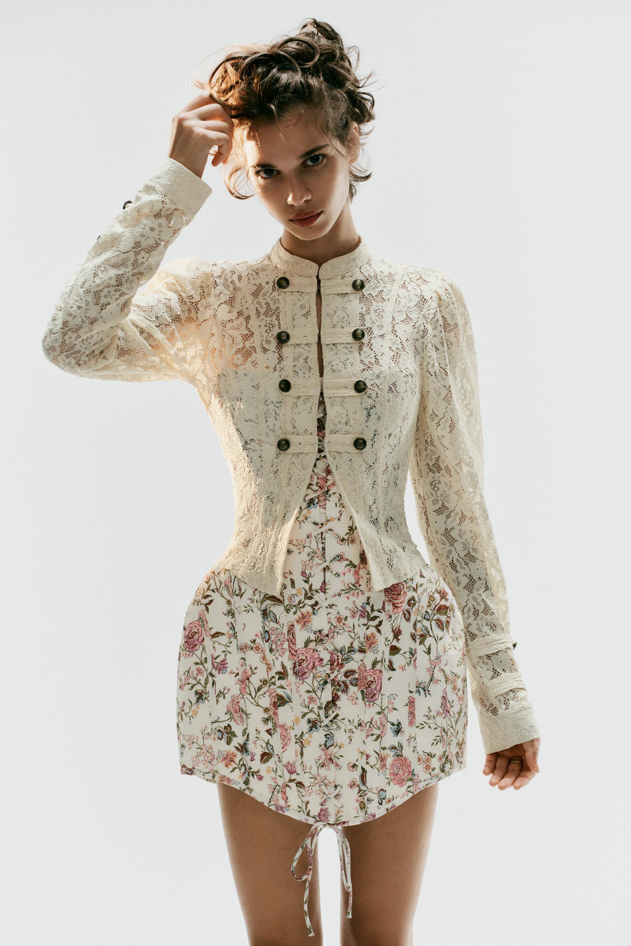 Model height: 176 cmJacket made from a polyamide yarn main fabric. Featuring a high neck and long... | Zara IT