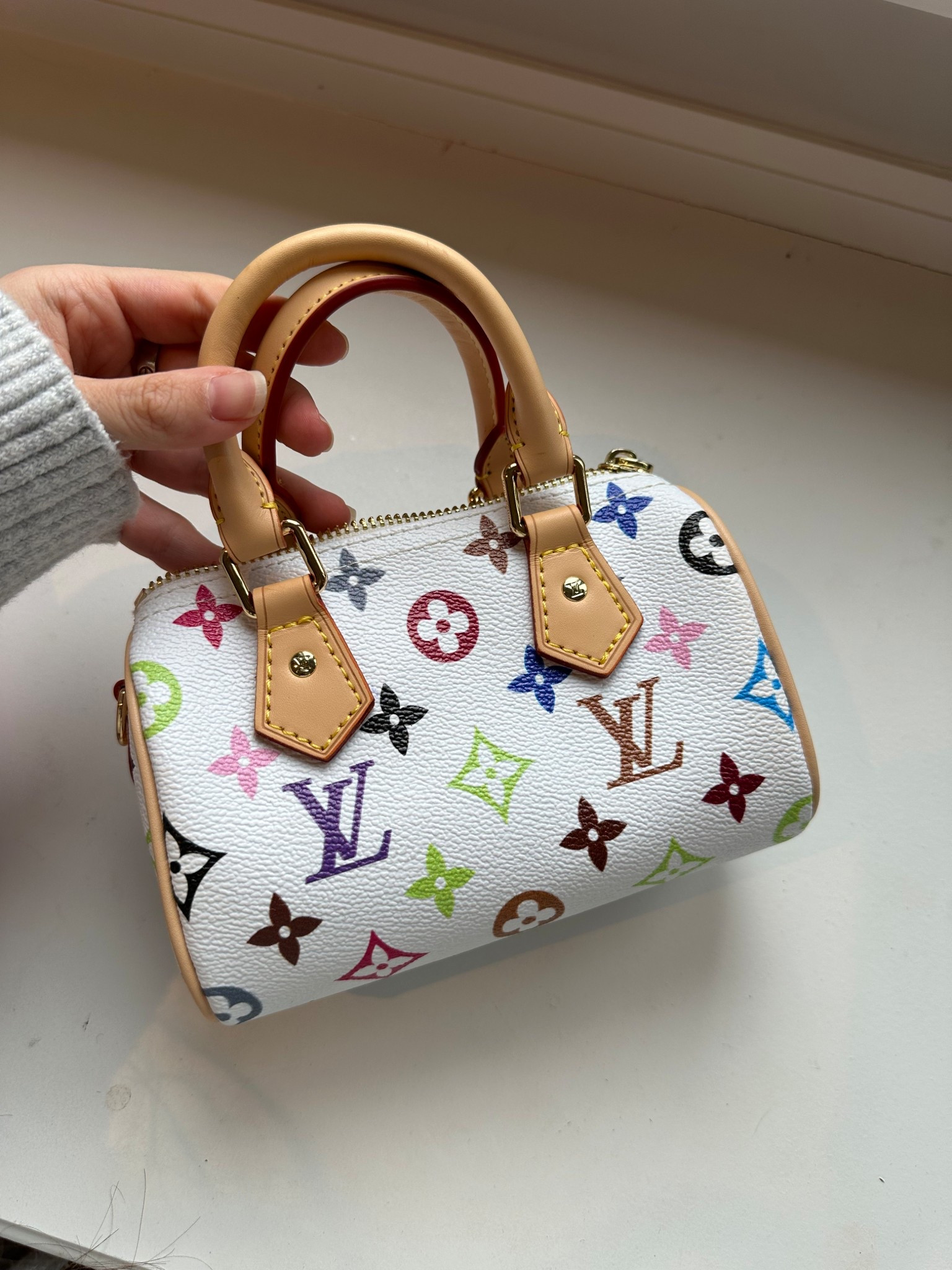 LV mini speedy bag. Comes with detachable shoulder strap to wear cross body. Comes with box and dust bag

#LTKsummer #LTKbag #LTKspring