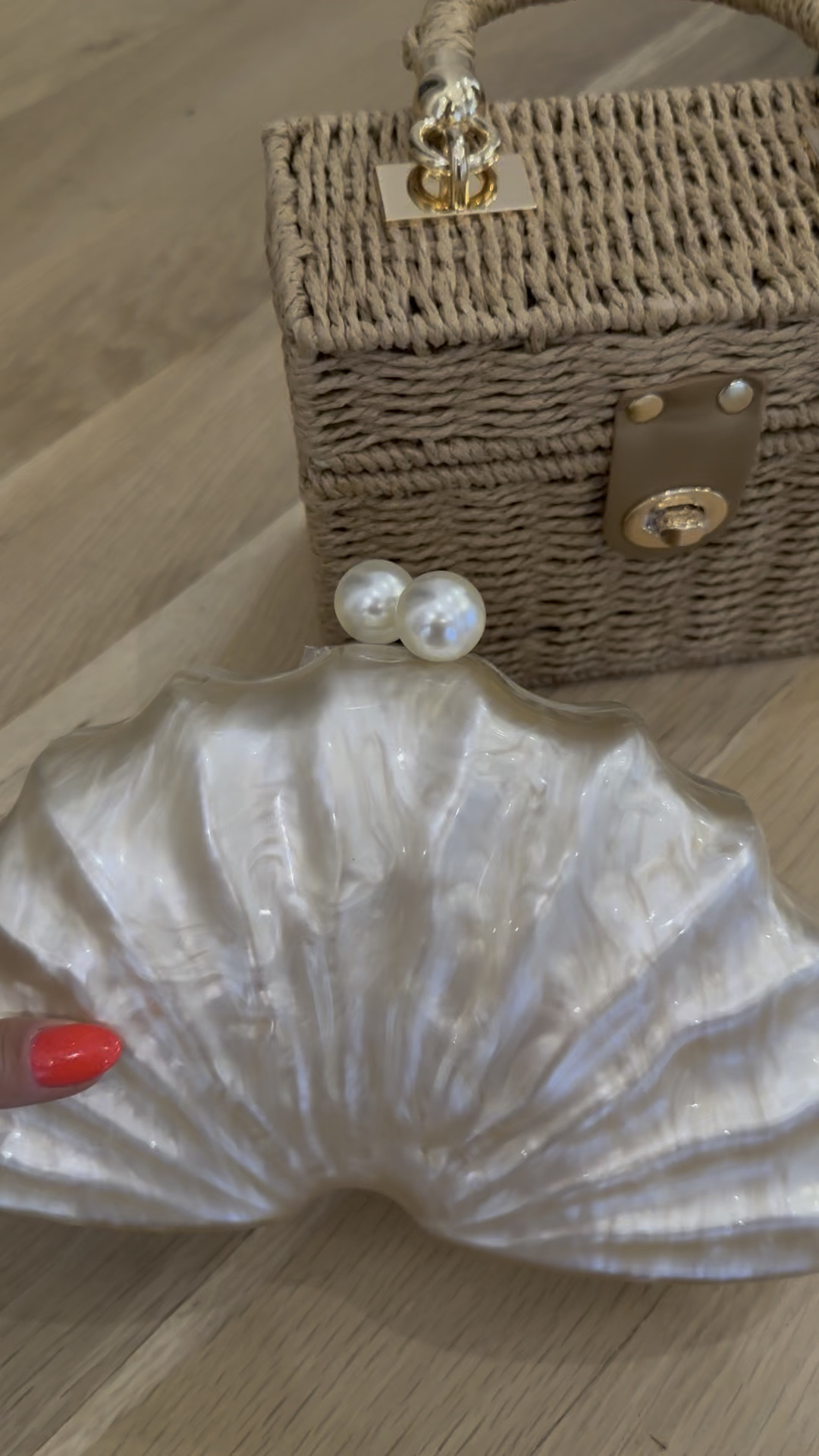 Amazon prime day sale finds clutches bags purses that look designer and expensive

#LTKSaleAlert #LTKTravel #LTKootd