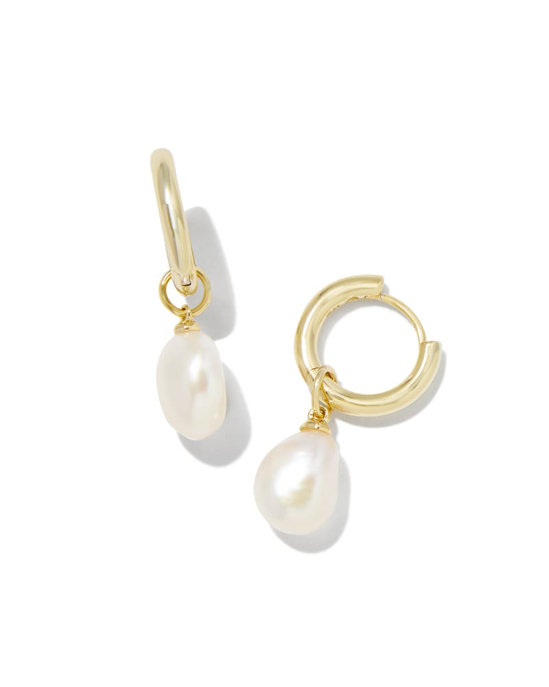 Willa Gold Pearl Huggie Earrings in White Pearl | Kendra Scott | Kendra Scott