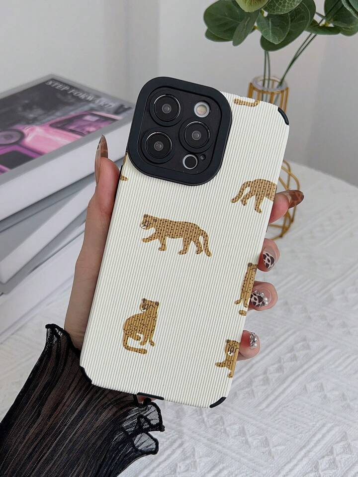 Cheetah Leopard Pattern Phone Case | SHEIN